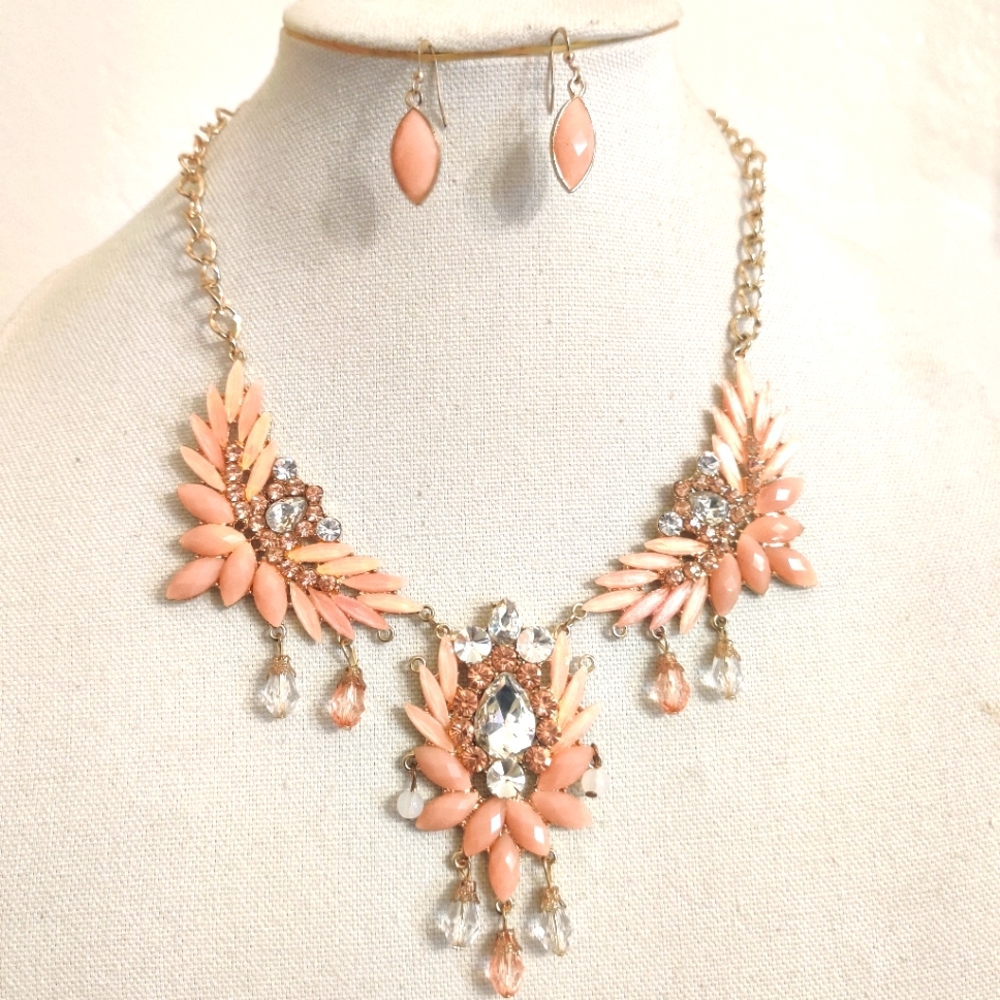 Gold-tone Peach Rhinestone Flower Necklace set